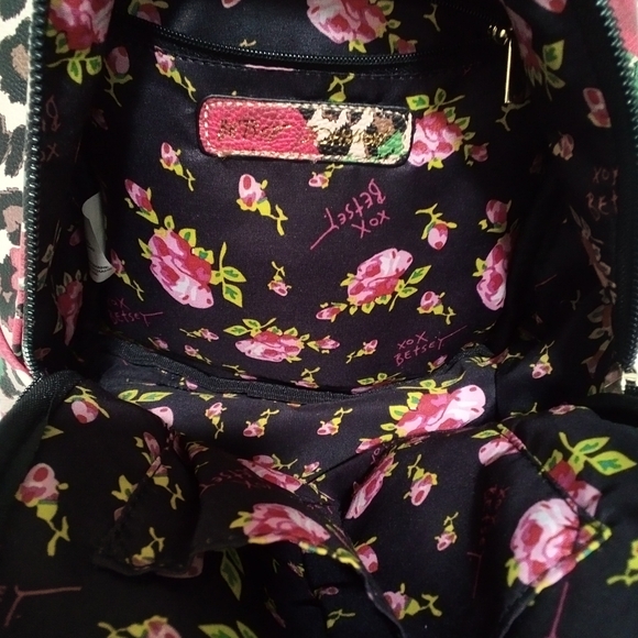 NWOT BETSEY JOHNSON SMALL BACKPACK LEOPARD WITH ROSES AND SIGNATURE BOW - Picture 3 of 5